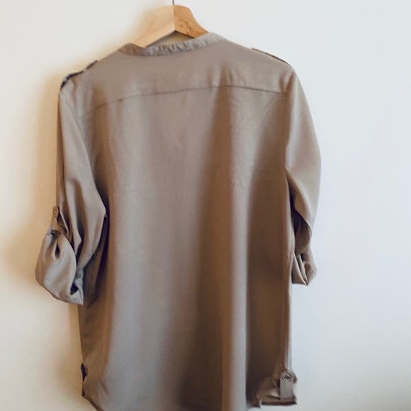 Calvin Klein Button Up Blouse w should tabs - Picture 7 of 8